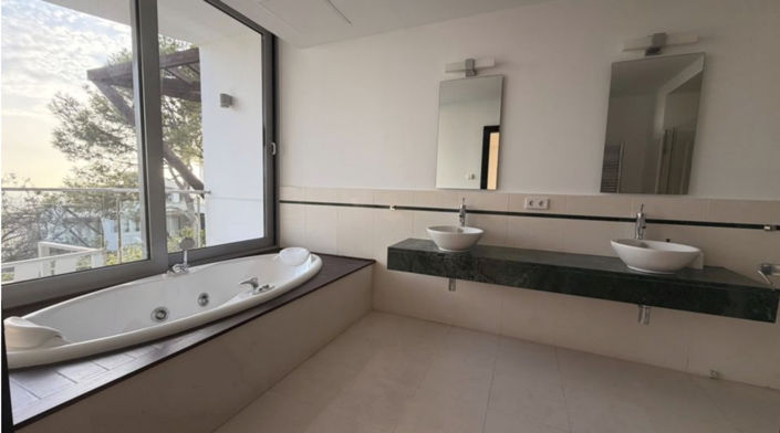 Image No.27-4 Bed Villa for sale