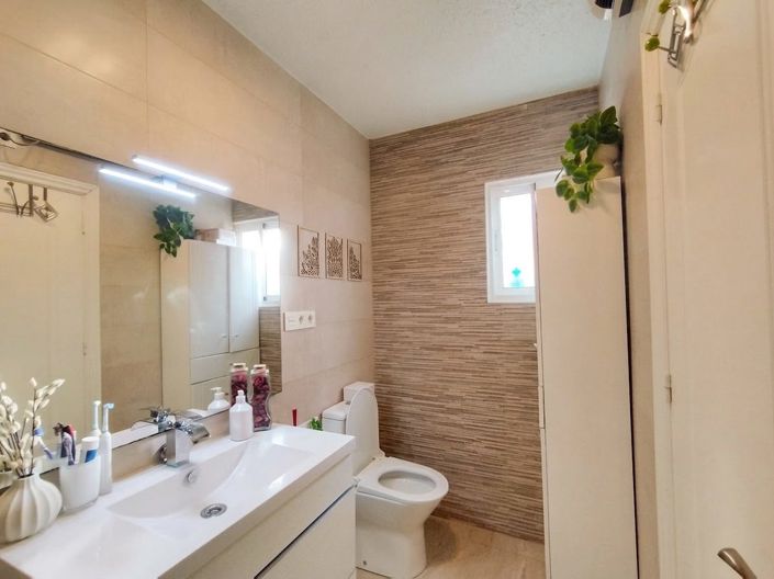 Image No.24-3 Bed House for sale