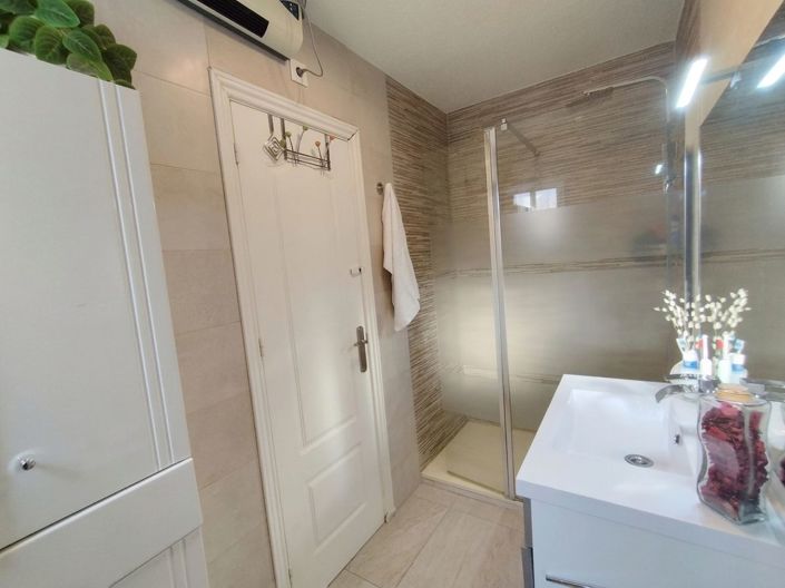 Image No.25-3 Bed House for sale