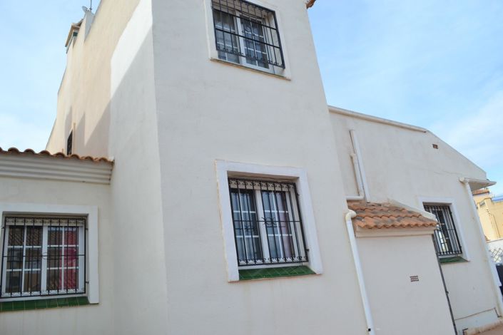 Image No.7-3 Bed House for sale