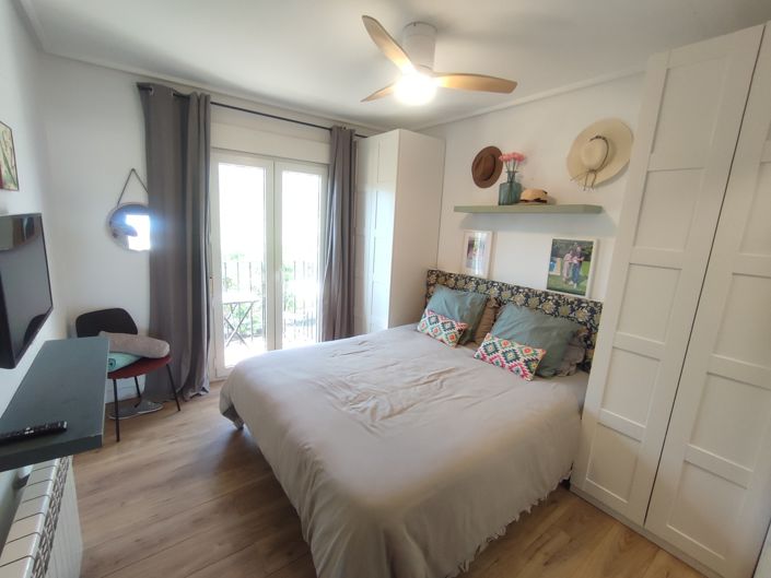 Image No.20-2 Bed Apartment for sale