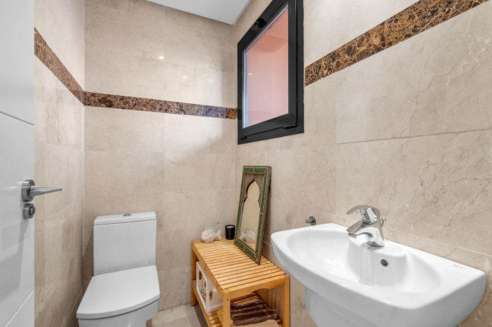 Image No.8-2 Bed Townhouse for sale