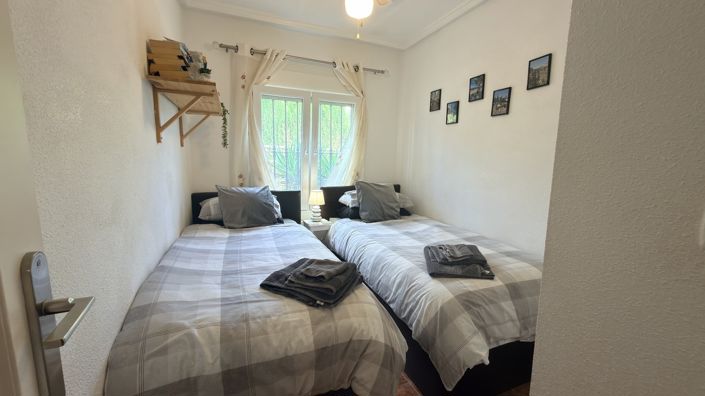 Image No.12-2 Bed House for sale