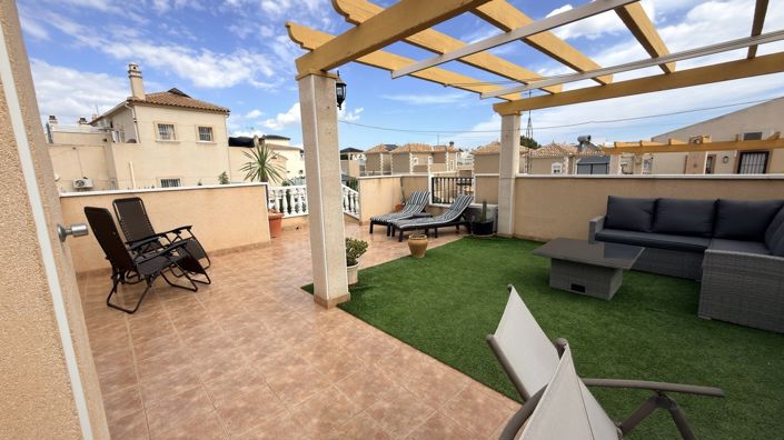 Image No.20-2 Bed House for sale