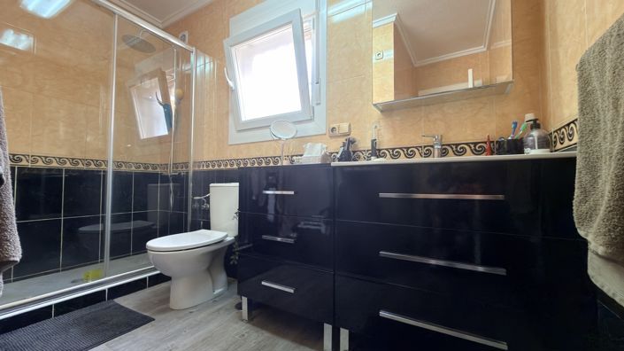 Image No.22-2 Bed House for sale