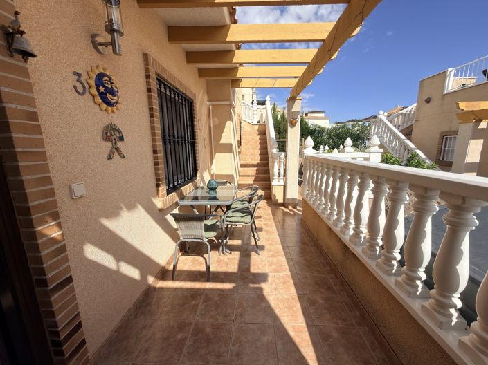 Image No.4-2 Bed House for sale