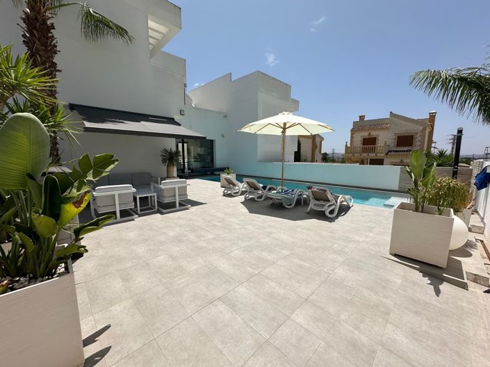 Image No.15-3 Bed Townhouse for sale