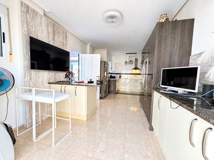 Image No.17-3 Bed House for sale