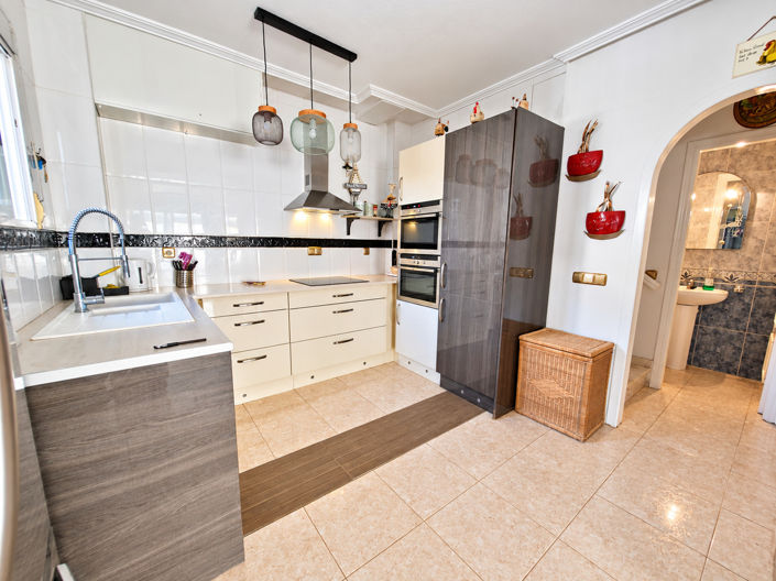 Image No.19-3 Bed House for sale