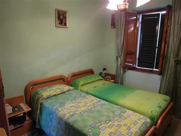One of the 2 bedrooms