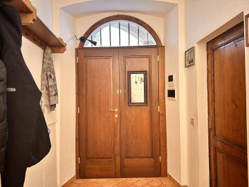 A179-7-entrance