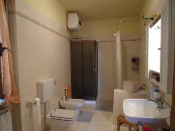 CM215-int-bathroom
