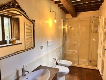 S246-9-bathroom2