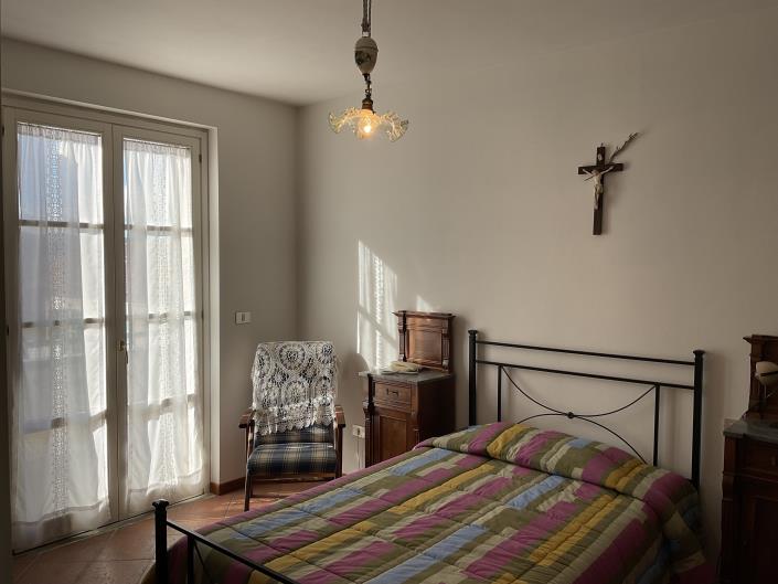 Image No.6-4 Bed Flat for sale