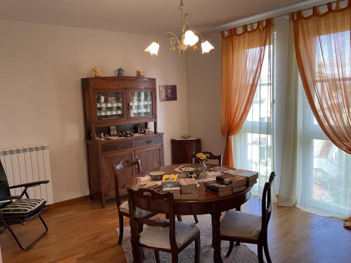 Image No.4-4 Bed Flat for sale