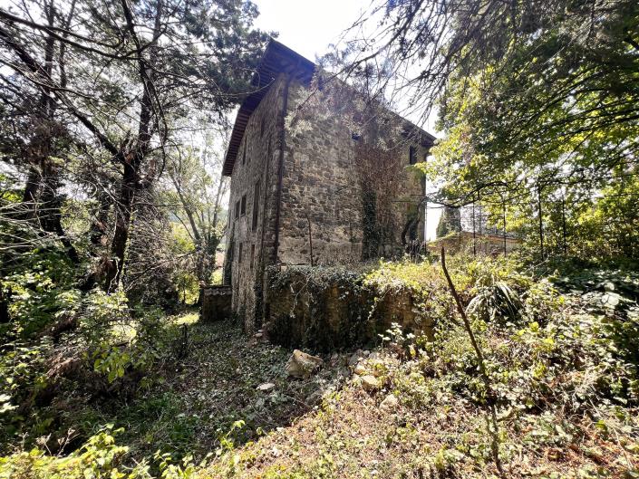 Image No.18-4 Bed Farmhouse for sale