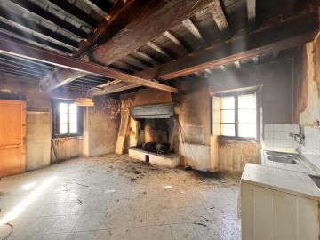 A290-kitchen-with-open-fire