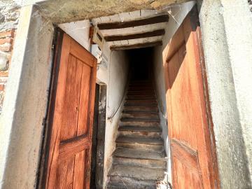 A290-stairs-to-first-floor