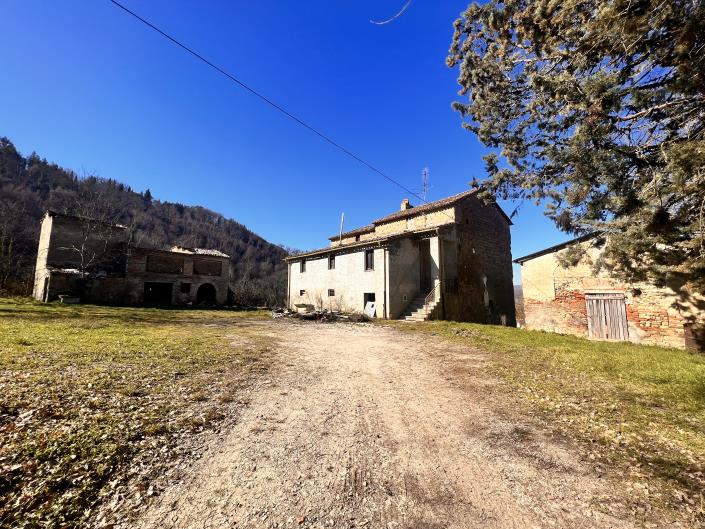 Image No.6-3 Bed Farmhouse for sale