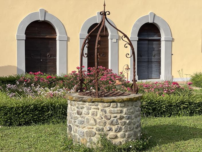 Image No.2-8 Bed Country House for sale