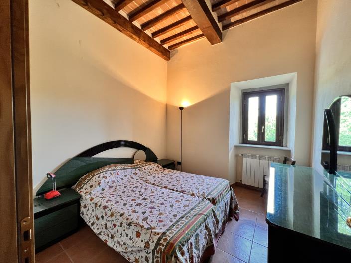 Image No.10-8 Bed Country House for sale