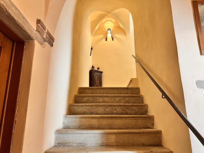 Image No.5-8 Bed Country House for sale