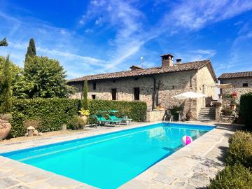 A310-Ext-House-and-pool3