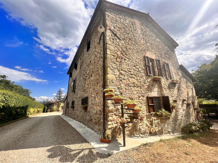 Image No.2-7 Bed Farmhouse for sale