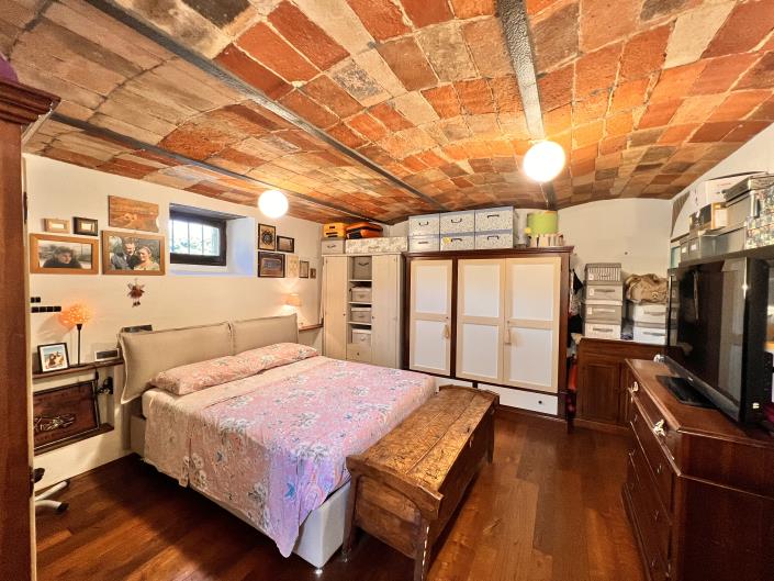 Image No.5-7 Bed Farmhouse for sale