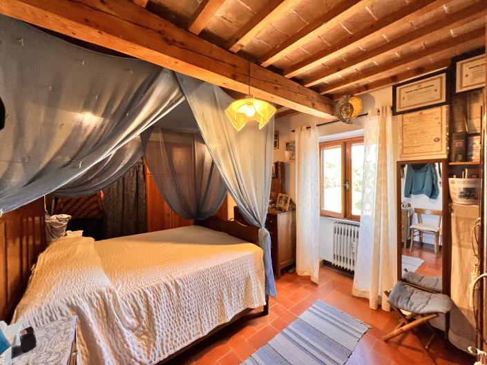 Image No.9-7 Bed Farmhouse for sale