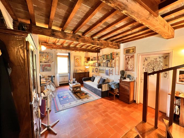 Image No.8-7 Bed Farmhouse for sale