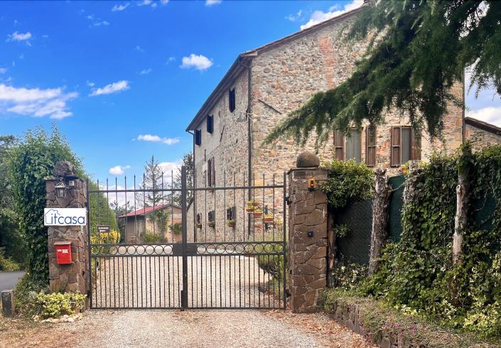 Image No.1-Ferme de 7 chambres à vendre à Monterchi