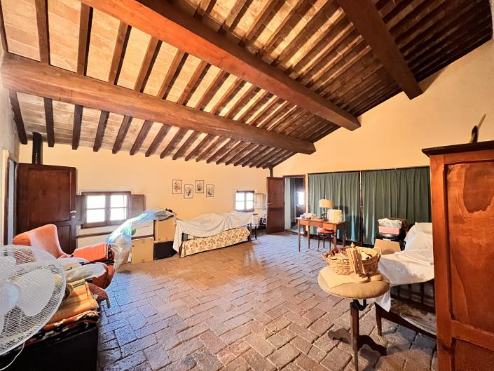 Image No.22-4 Bed Townhouse for sale