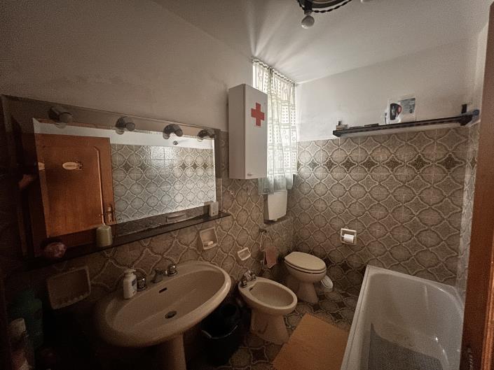 Image No.6-2 Bed Semi-Detached for sale