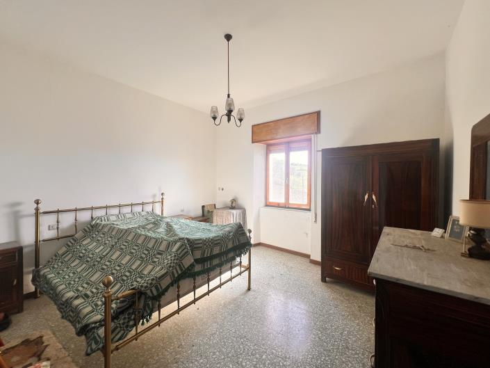 Image No.9-5 Bed Farmhouse for sale