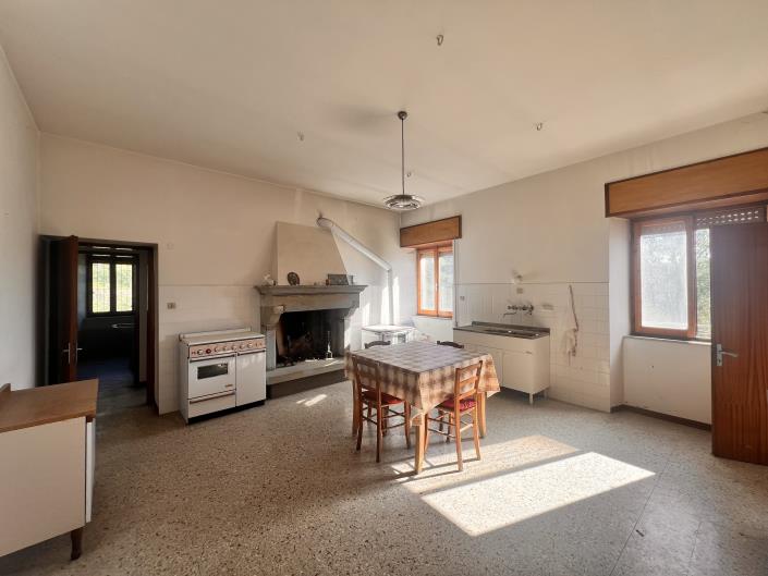 Image No.11-5 Bed Farmhouse for sale