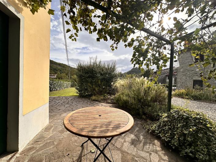 Image No.20-2 Bed Semi-Detached for sale