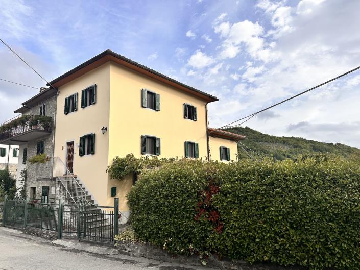 Image No.26-2 Bed Semi-Detached for sale