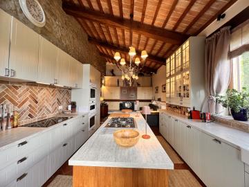 A342-1-Kitchen2