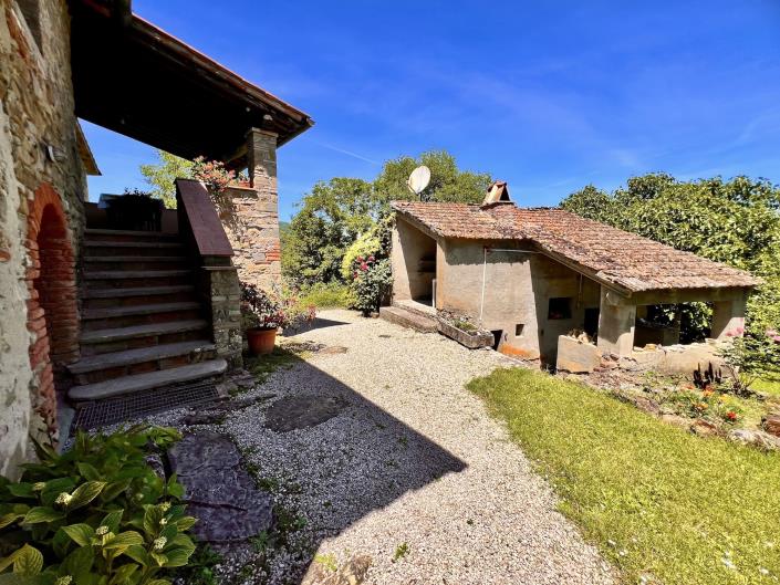 Image No.12-3 Bed Farmhouse for sale