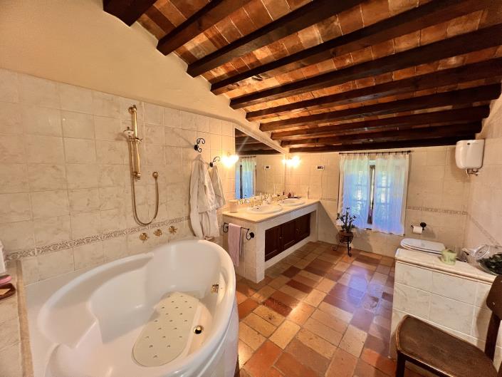 Image No.22-3 Bed Farmhouse for sale