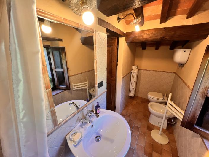 Image No.41-3 Bed Farmhouse for sale