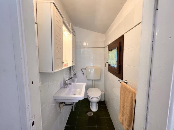 Image No.8-2 Bed House for sale