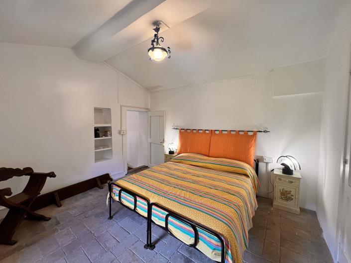 Image No.13-2 Bed House for sale