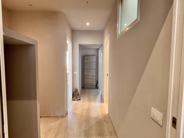 Image No.11-2 Bed Flat for sale