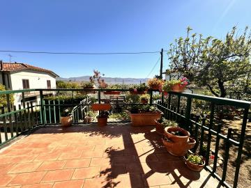 Appartamento-pastello-terrazzo-vista-anghiari