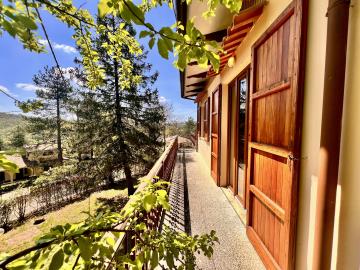 6-Villa-del-Portico-balcony-anghiari-tuscany-