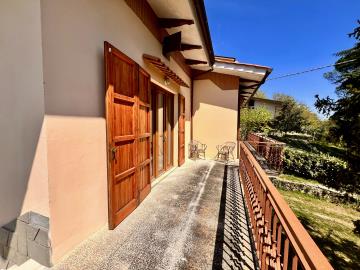 Villa-del-Portico-balcony--view-anghiari-tuscany