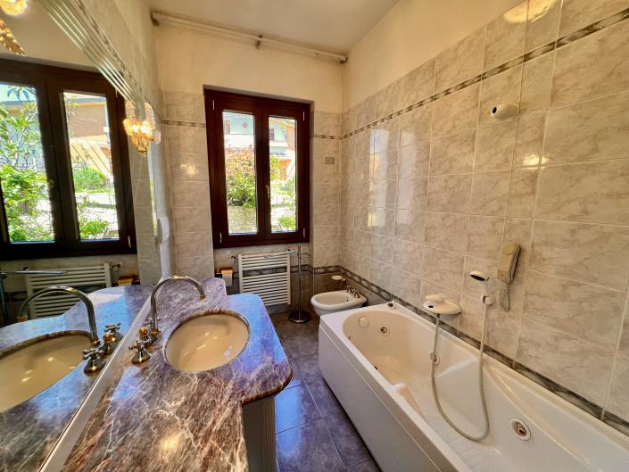 Image No.20-3 Bed Villa / Detached for sale