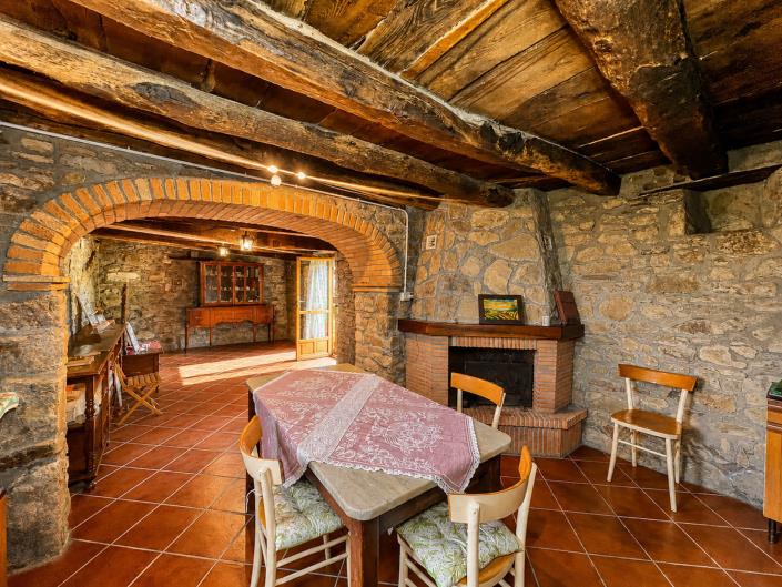 Image No.5-2 Bed Farmhouse for sale